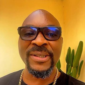 This leapdog called Ndị Igbo dog but he couldn't hold his Agbo preak  and he married Igbo women.
          Igbo women leave Yariba men alone ,if you must marry outside Igb  biko look elsewhere, enough of this.