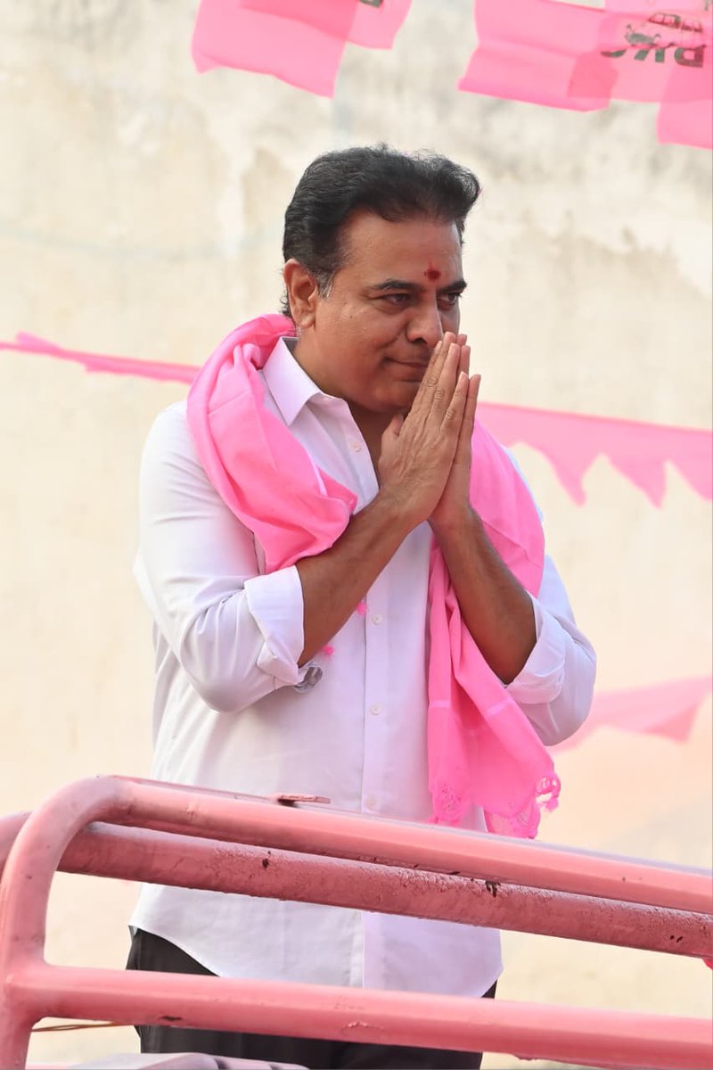 కాంగ్రెస్ పార్టీ అరచాలను ఎదురుకుని మున్సిపల్ ఎన్నికల్లో పోరాడిన గులాబీ సైన్యానికి అభినందనలు

మున్సిపల్ ఎన్నికల పోలింగ్‌పై స్పందించిన కేటీఆర్ 

పంచాయతీ ఎన్నికల్లో తగిలినట్లు ఇప్పుడు కూడా ఎదురుదెబ్బ తగులుతుందని రేవంత్ రెడ్డి ఈరోజు అధికార బలం, పోలీసుల అండతో అరాచకాలకు పాల్పడ్డాడు