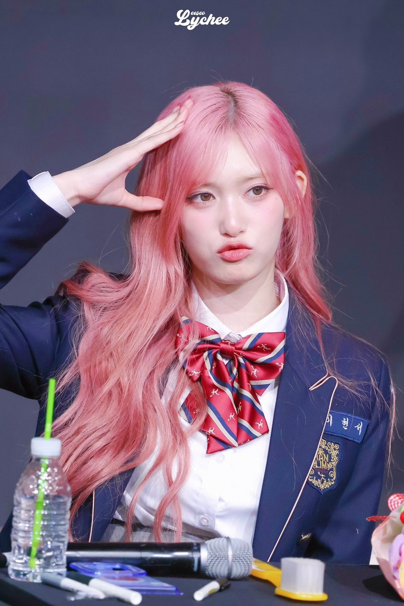 pink

#IVE #アイヴ  #아이브 #이서 #이현서 
#LEESEO #イソ <a href="/IVE_twt/">IVE</a>