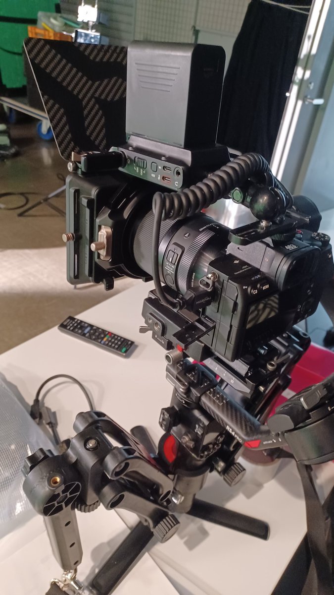 今日もMVの現場でした🫠
これは組んだだけでカメラマンやってたわけではないです。