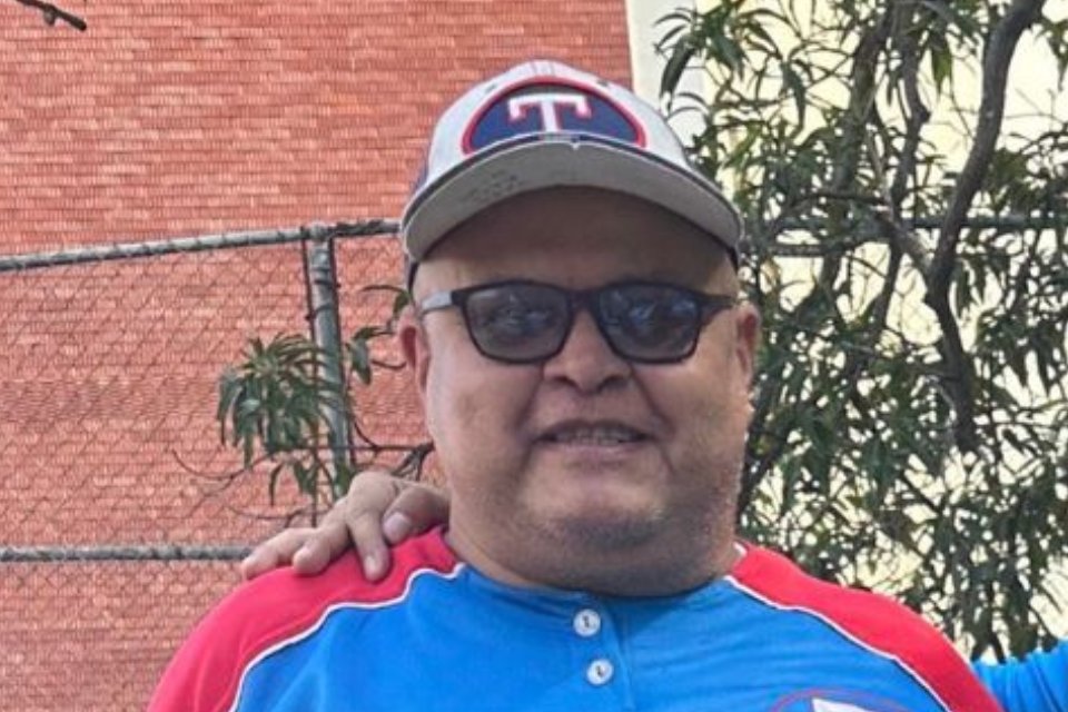 Mientras el rodriguismo habla de "transición en paz", Juan Iriarte se muere en una cárcel venezolana.

Preso político desde hace más de 19 meses, hoy lucha contra una neumonía bilateral, sospecha de tuberculosis y secuelas de una operación a corazón abierto. 

Esto es un crimen