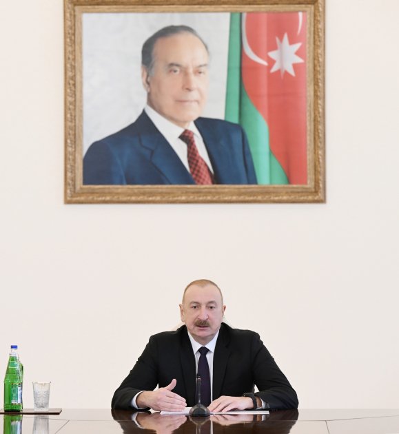 RashadNNabiyev's tweet photo. Cənab Prezident İlham Əliyevin sədrliyi ilə “Azərbaycanın yeni rəqəmsal arxitekturası” adlı vahid fəaliyyət planına həsr olunmuş müşavirə keçirildi.

Müşavirədə dövlət başçısının tapşırığına əsasən hazırlanmış fəaliyyət planını təqdim etdik.

Dövlət başçısına #rəqəmsal inkişaf və #nəqliyyat sahələrinə göstərdiyi davamlı diqqət və qayğıya görə dərin minnətdarlığımızı bildiririk.