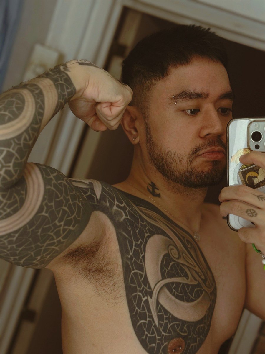 Alex 🍼🦦 tweet media