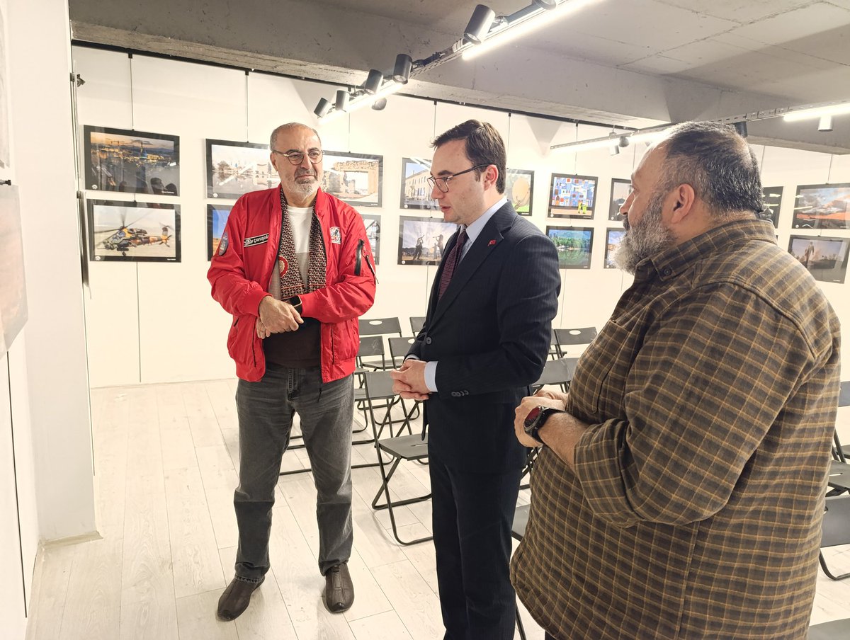 Kaymakamımız Hasan Raşit Taşkın, Konya Fotoğraf Amatörleri Derneğini (KONFAD) ziyaret ederek dernek yetkilileriyle bir araya geldi. Ziyaret kapsamında derneğin yürütmekte olduğu faaliyetler hakkında bilgi aldı.