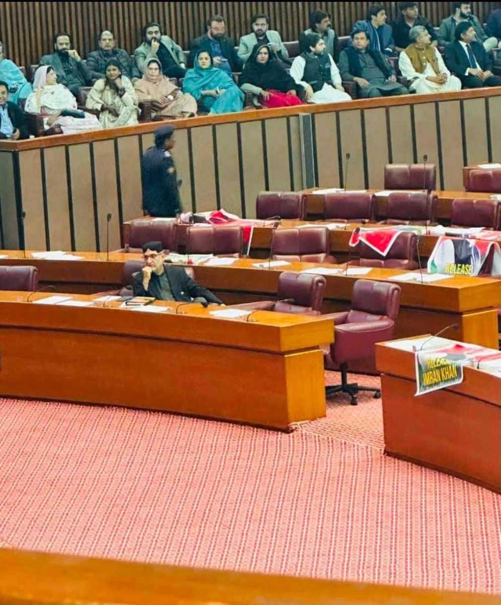 ہم کوئ شام کا سورج تھوڑی جو ڈل جاۓ
<a href="/sakhtarmengal/">Akhtar Mengal</a>