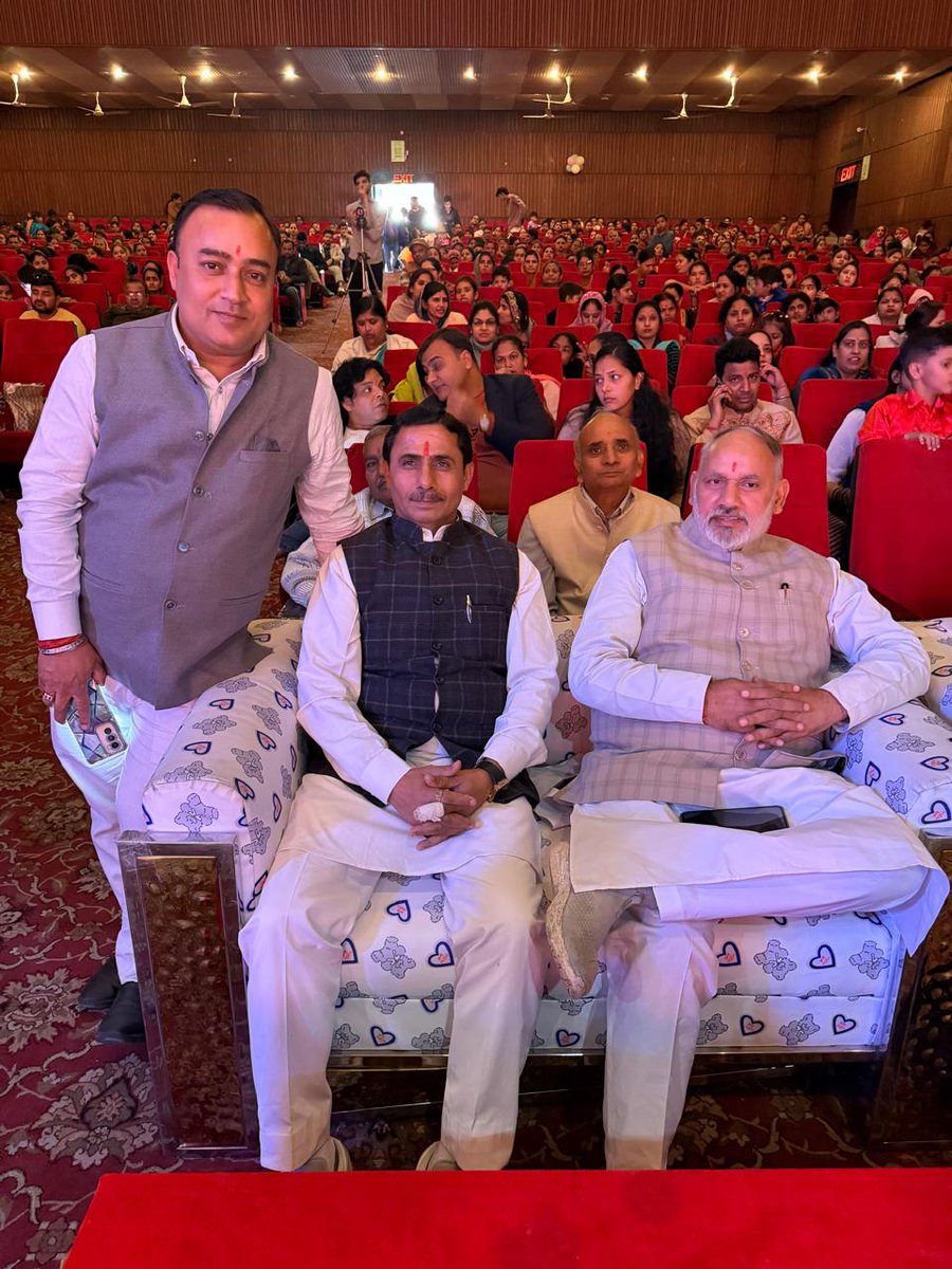 JPBhaiBJP's tweet image. आज शास्त्री नगर स्थित राजकुमार मॉडल स्कूल के वार्षिक उत्सव में शामिल होने का अवसर मिला।

यह भव्य कार्यक्रम शाह ऑडिटोरियम (सिविल लाइंस) में आयोजित किया गया, जहाँ विद्यार्थियों द्वारा प्रस्तुत सांस्कृतिक कार्यक्रम अत्यंत मनोहारी, अनुशासित और सराहनीय रहे।
#AnnualFunction