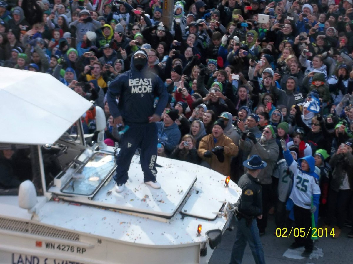 pism311's tweet photo. @ChuckPowellKJR @BuckyJacobsen @AshleyLolaRyan @gbellseattle  Stay safe and make some memories 💙💚💙💚 #Darkside #GoHawks https://t.co/vNycnCl9C2