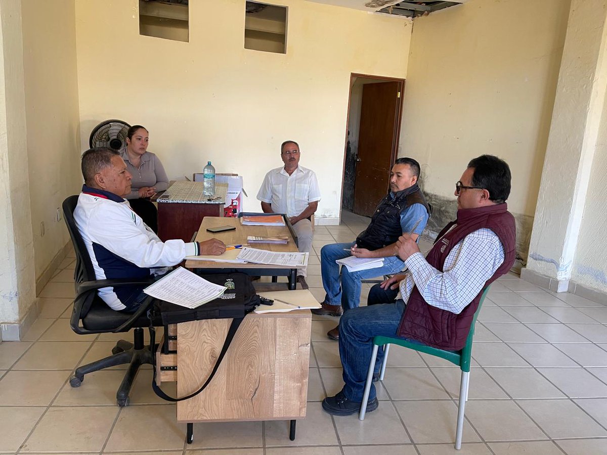 agriculturaEmex's tweet photo. Personal del DDR 076 y CADER Tejupilco, realizaron una reunión con directores del campo del Mpio. de Tejupilco, Edo. de Méx, donde se acordó armar la estrategia para dar a conocer acciones preventivas, de control y vigilancia, ante el GBG, a las diferentes comunidaes del Mpio. https://t.co/ipfIN1ELlA