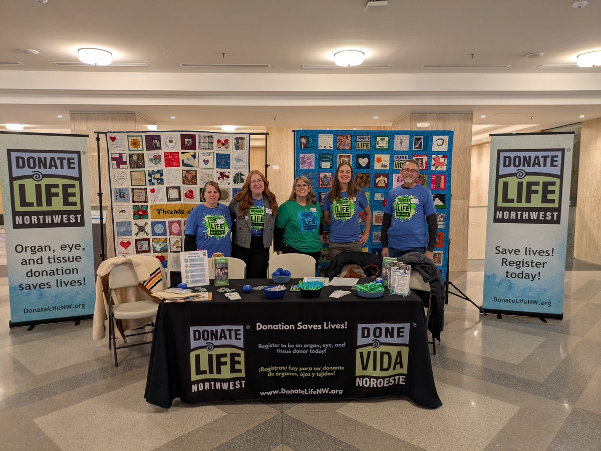 donatelifenw's tweet photo. What an incredible 𝐃𝐚𝐲 𝐚𝐭 𝐭𝐡𝐞 𝐂𝐚𝐩𝐢𝐭𝐨𝐥! DLNW staff and volunteers spent the day connecting with community members and elected officials about the importance of organ, eye, and tissue donation. https://t.co/dNIGhsxpMe