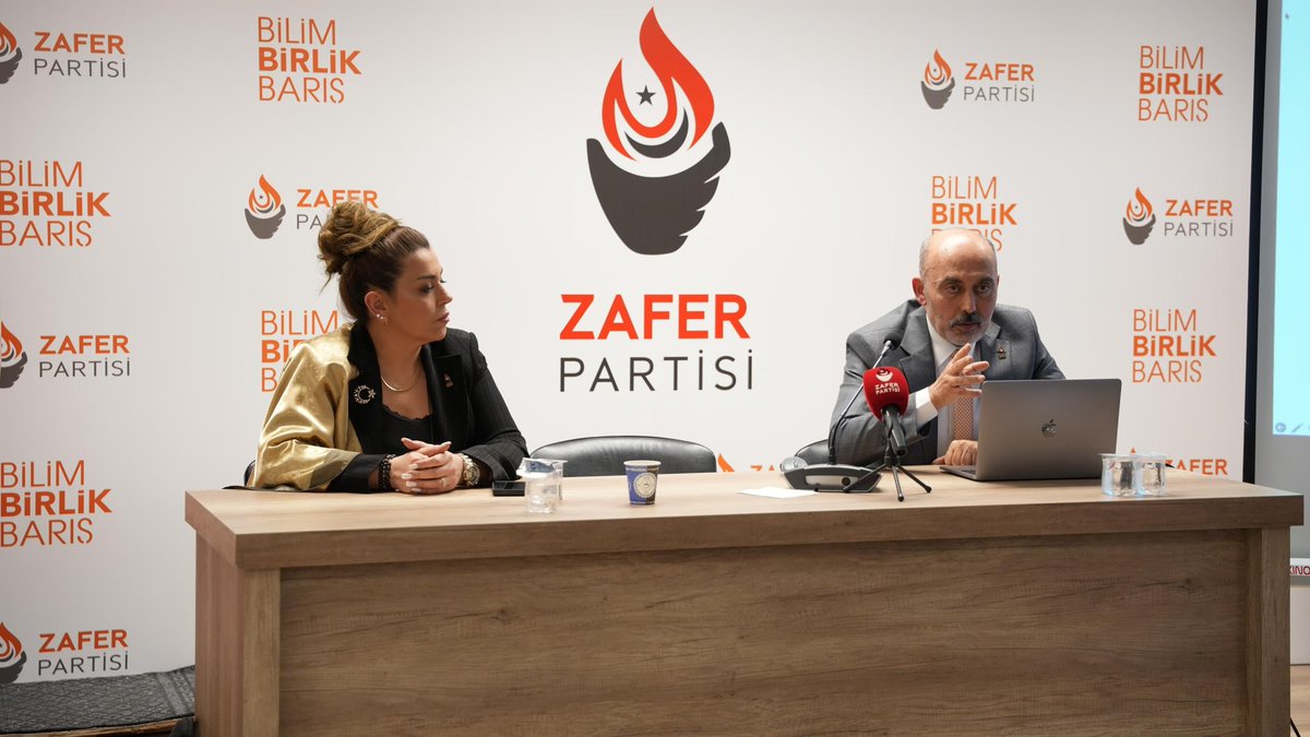 Zafer Partisi Milli Güvenlik Kurulu Semineri; Milli Güvenlik Politikaları Başkanımız Dr. Fikret Bayır’ın moderatörlüğünde, Milli Güvenlik Kurulu Başkanımız E. Hv. Plt. Tümg. Beyazıt Karataş başta olmak üzere Genel Başkan Başdanışmanımız Sümeyra Uçar, Milli Güvenlik Kurulu