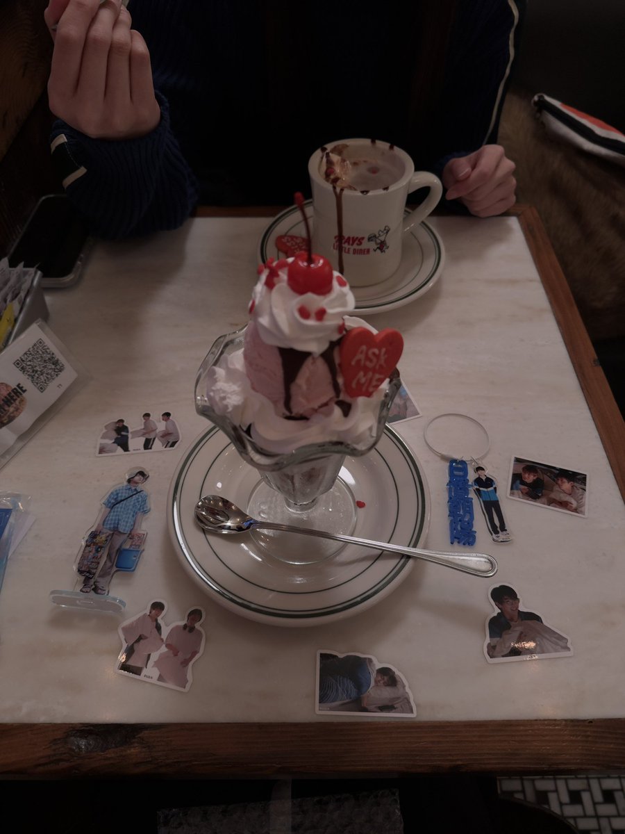 __nochami's tweet photo. ぴおぴ言うたやん！
カフェに花火持ってきたらあかんって！ https://t.co/OcgTxPUJdj
