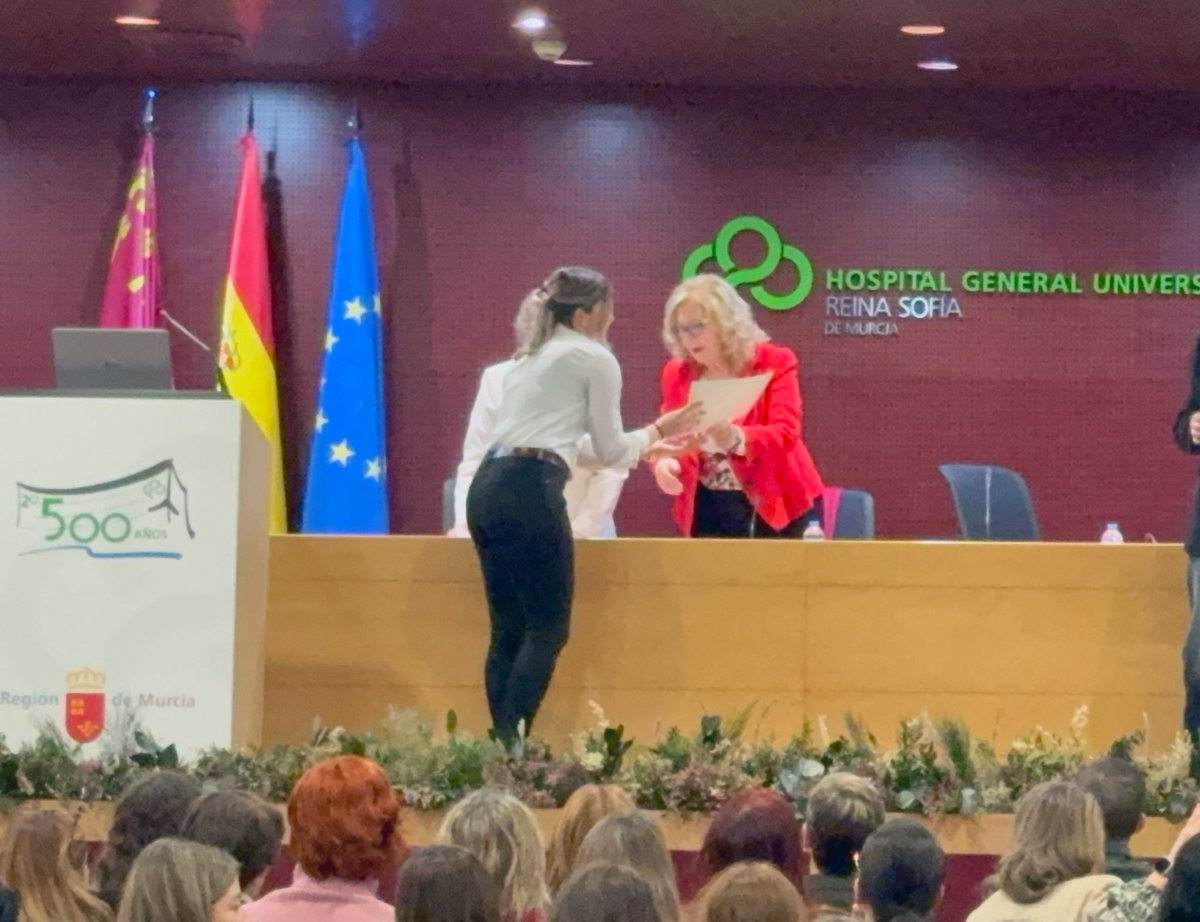 Cbarquero93's tweet photo. Este reconocimiento llega en un momento muy especial para mí. En el año que se ha materializado mi vuelta a @EducacionUm. 

Gracias a Lyceum por organizar unas jornadas tan bonitas e inspiradoras.

Y como siempre, feliz día y gracias a todas las que facilitáis el camino 💜 https://t.co/HdyFiNWgrI