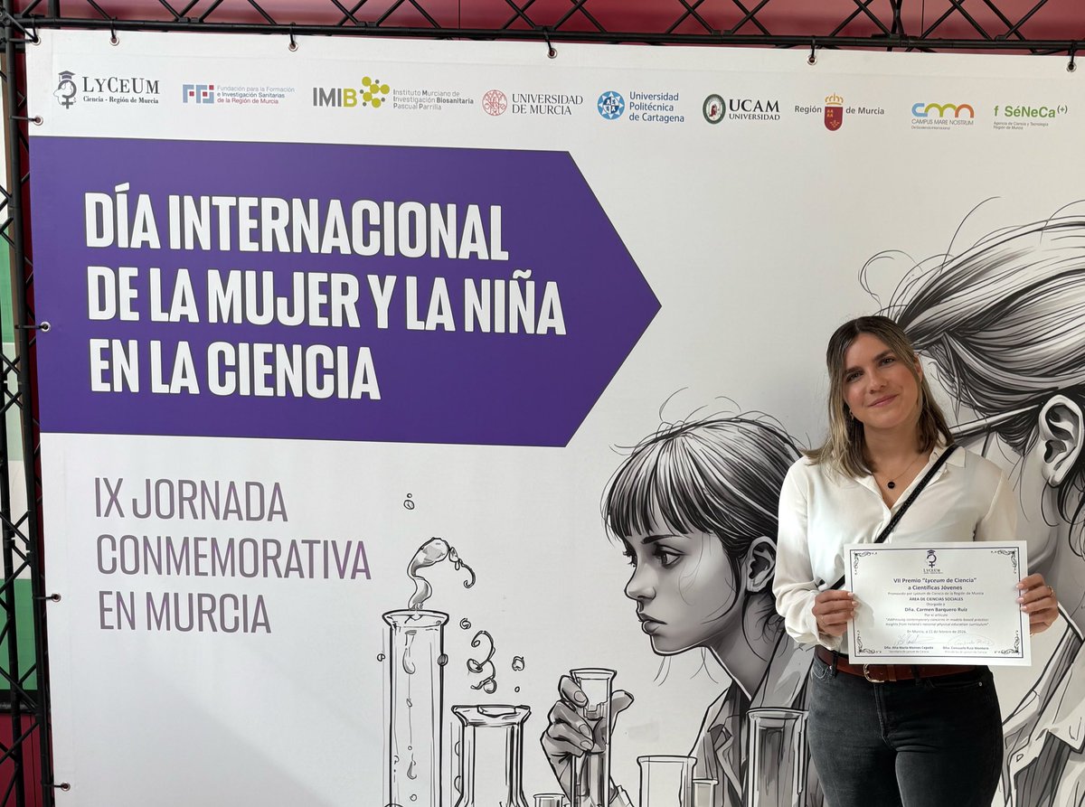 Cbarquero93's tweet photo. Este reconocimiento llega en un momento muy especial para mí. En el año que se ha materializado mi vuelta a @EducacionUm. 

Gracias a Lyceum por organizar unas jornadas tan bonitas e inspiradoras.

Y como siempre, feliz día y gracias a todas las que facilitáis el camino 💜 https://t.co/HdyFiNWgrI