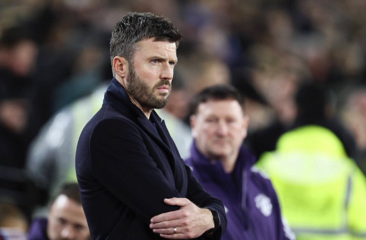 Más allá del PELUCA-GATE y hablando enserio:

Michael Carrick consiguió 13/15 puntos. Agarró a un Manchester United destrozado y lo tiene 4to dependiendo de si mismo, a 2 puntos del tercero.

4 victorias en fila, 5 partidos invicto y un enorme fútbol. Ahora ? Párate y a seguir.