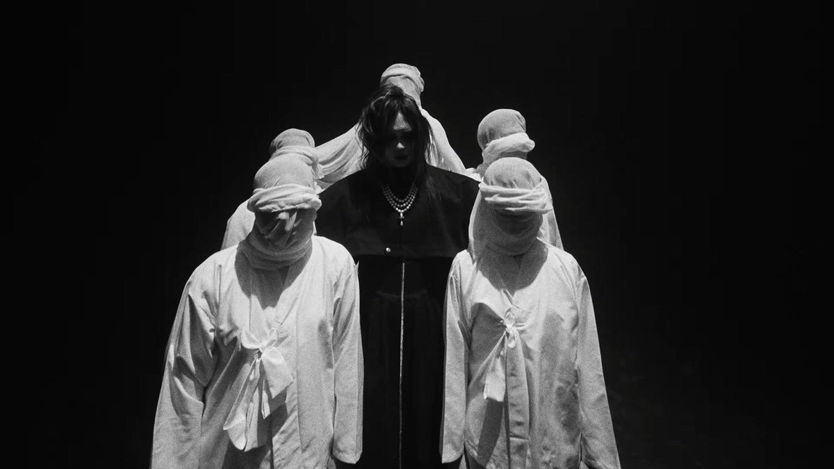 Funeralmutes's tweet photo. Screenshots if the Dandelion mv by Madmans Esprit

🧵 https://t.co/vWRREP2m73