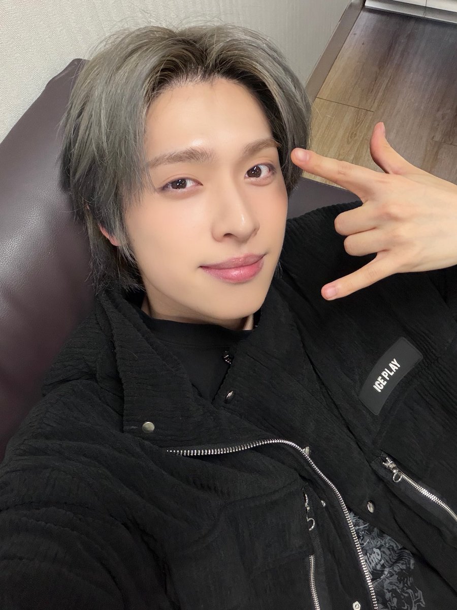 [ #Xtra_Scenes ]

오늘 스튜디오 완전 R☆ckstar 가득이었잖아🦋

#XdinaryHeroes #엑스디너리히어로즈
#정수 #Jungsu
#가온 #Gaon
#WE_ARE_ALL_HEROES
#친한친구방송반