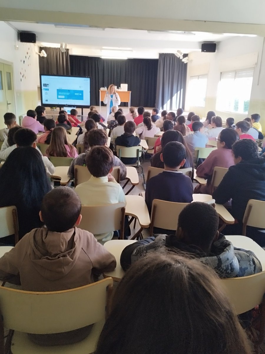 JoseMtnzTornel's tweet photo. ✨ Hemos tenido la suerte de recibir en el cole a @Ireneimmlgi junto a @ASEICAnews, acercando la ciencia a nuestro alumnado.

Hemos descubierto el trabajo de una científica.🧪🧬

¡Gracias por inspirar vocaciones científicas! 💜
#DiadelaMujerylaNiñaenlaCiencia #SomosCeipTornel https://t.co/0kAoaX2gTU