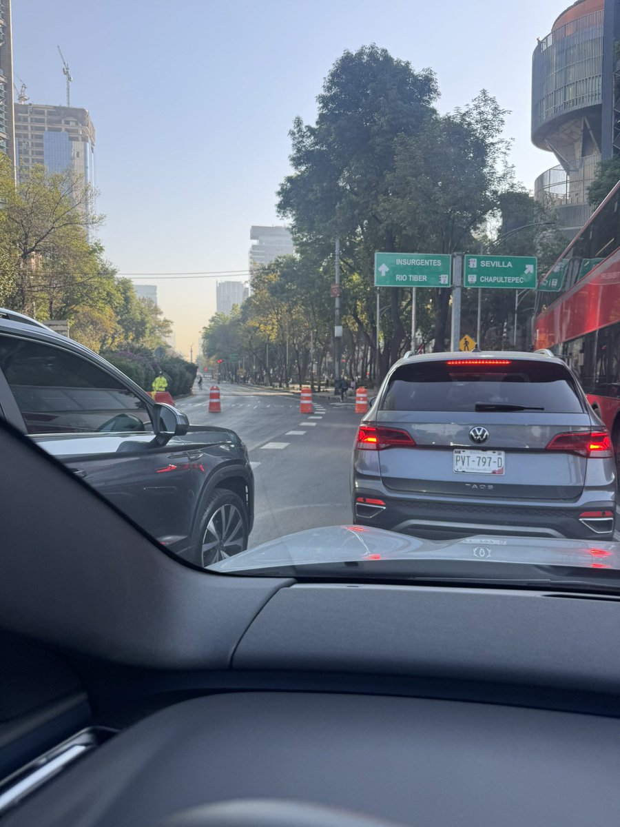 Eviten paseo de la Reforma hacia el centro a la altura de la estela de luz. Cerrado <a href="/WRADIOMexico/">W Radio México</a> <a href="/warkentin/">Gabriela Warkentin</a>