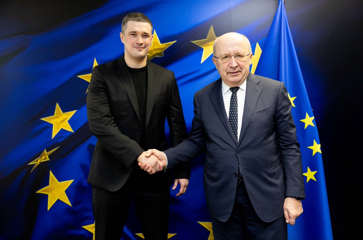 KubiliusA's tweet photo. Ukraine is fighting the war of freedom. They are defending Europe. 

🇪🇺 will provide 90 bln EUR loan for 🇺🇦. 

With Minister @FedorovMykhailo we discussed today the defence needs to be financed. 

We are ready to move fast and meet Ukraine’s expectations. https://t.co/E3Wyz9H0xf