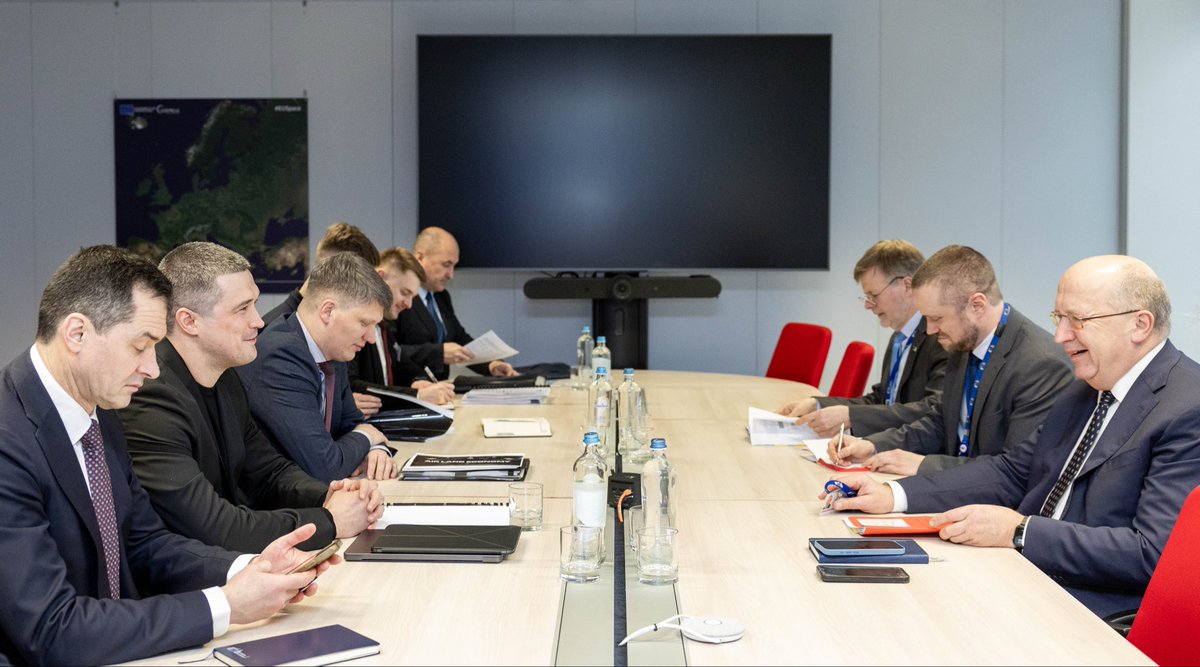 KubiliusA's tweet photo. Ukraine is fighting the war of freedom. They are defending Europe. 

🇪🇺 will provide 90 bln EUR loan for 🇺🇦. 

With Minister @FedorovMykhailo we discussed today the defence needs to be financed. 

We are ready to move fast and meet Ukraine’s expectations. https://t.co/E3Wyz9H0xf
