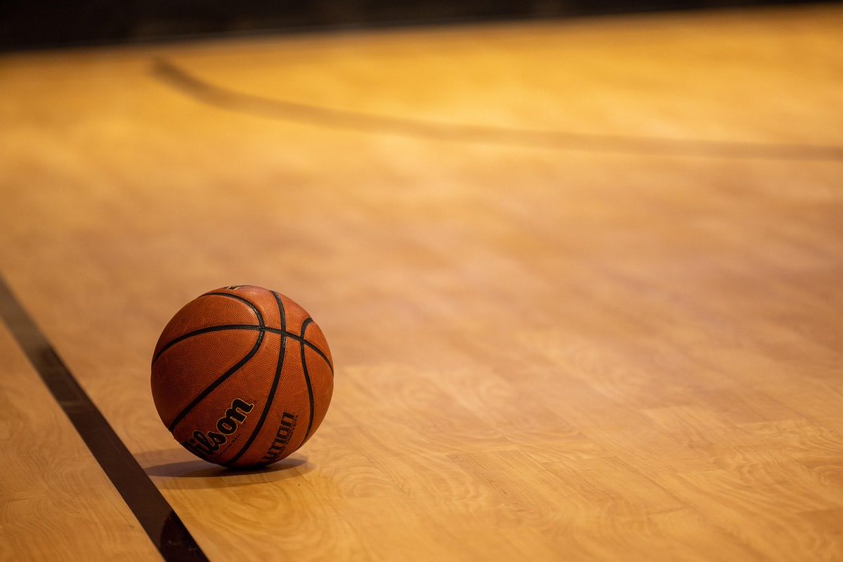 ThinkerCatholic's tweet photo. I am thinking that my wonderful employers at @wordonfire would like me to got to Rome (in my journalistic capacity) to report on the 2026-27 basketball season tip-off between @NotreDame &amp; @VillanovaU. 

#heretoserve #bagspacked #bymyphone https://t.co/bbsSnJMUl9