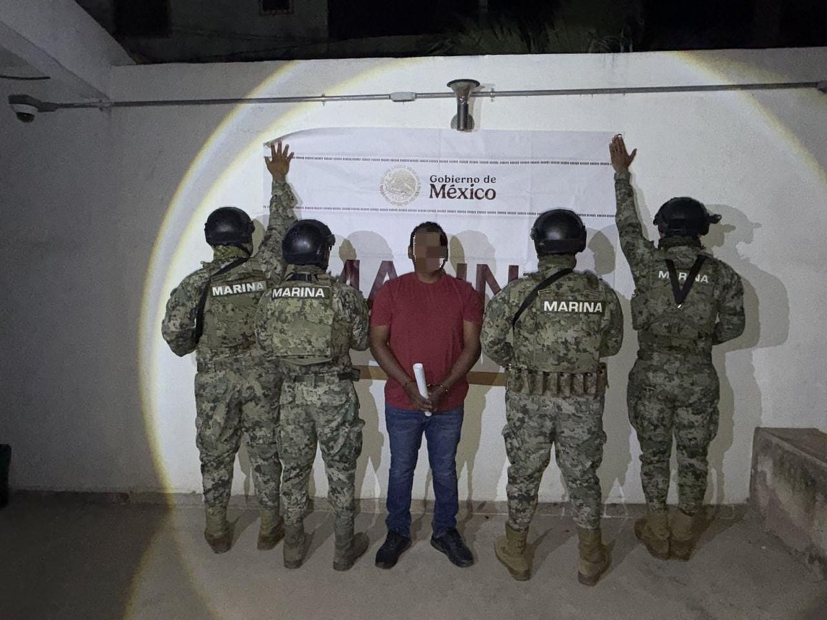 jafricoeditor's tweet photo. La Secretaría de Marina, en apoyo a la Fiscalía General de la República llevó a cabo la detención de un hombre en inmediaciones de un centro comercial ubicado en Valle Dorado, en la localidad de Mezcales, Nayarit.
https://t.co/LSEJ3CxVWn https://t.co/goPdaEmCup