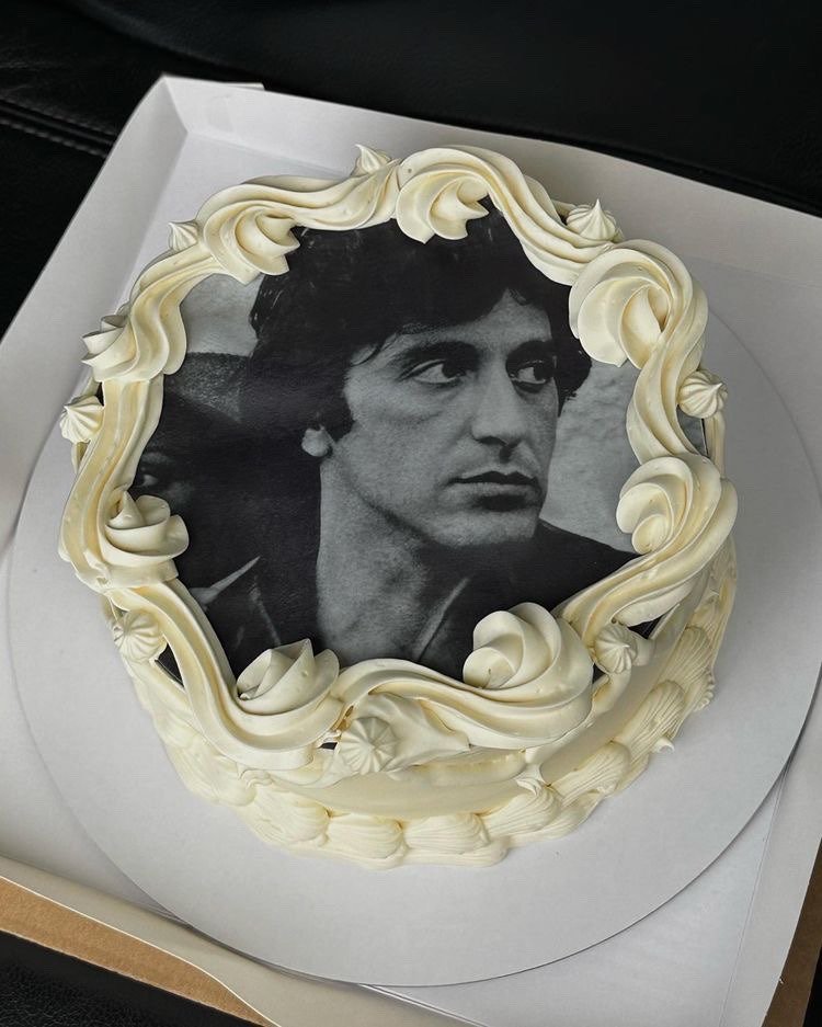 LuvlyAlpacino's tweet photo. Pacino cakes pacino cakes pacino cakes https://t.co/Xfn6RPXy32