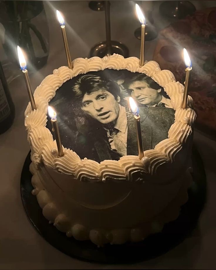 LuvlyAlpacino's tweet photo. Pacino cakes pacino cakes pacino cakes https://t.co/Xfn6RPXy32