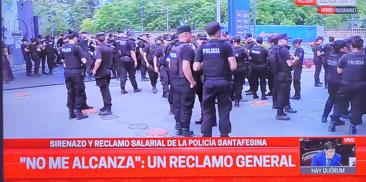 #SantaFe
No hay acuerdo, sigue y crece el conflicto policial / Reclaman $1.900.000 de básico.