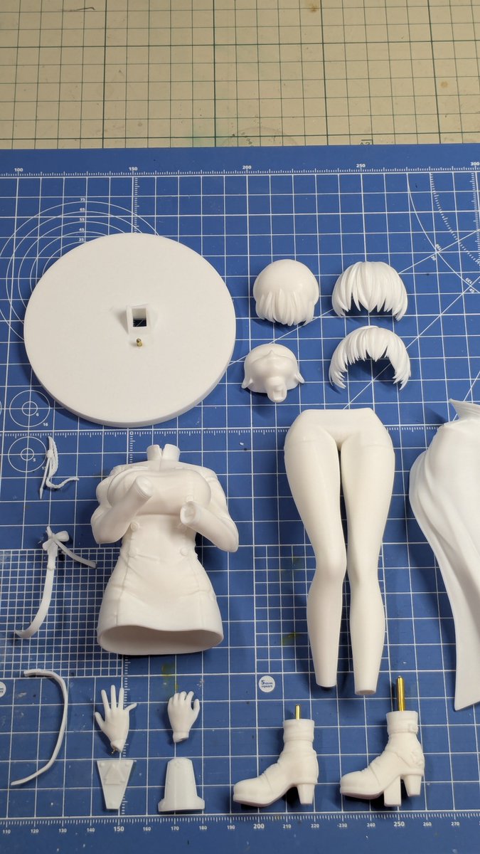 わんふぇすの戦利品…では無い、もりのあるまち（<a href="/MoritamiGK/">森の民やむぅ@ガレージキット/出力代行【もりのあるまち】</a>）さんのリリーバイスですが、ざっくり表面処理を終えました
この後サフチェックします…

NIKKEシナリオ進めれば居ても立っても居られずに貴方も買いたくなるリリーバイスはBOOTH（morimachi.booth.pm/items/6645163）で買えますよ！！👍