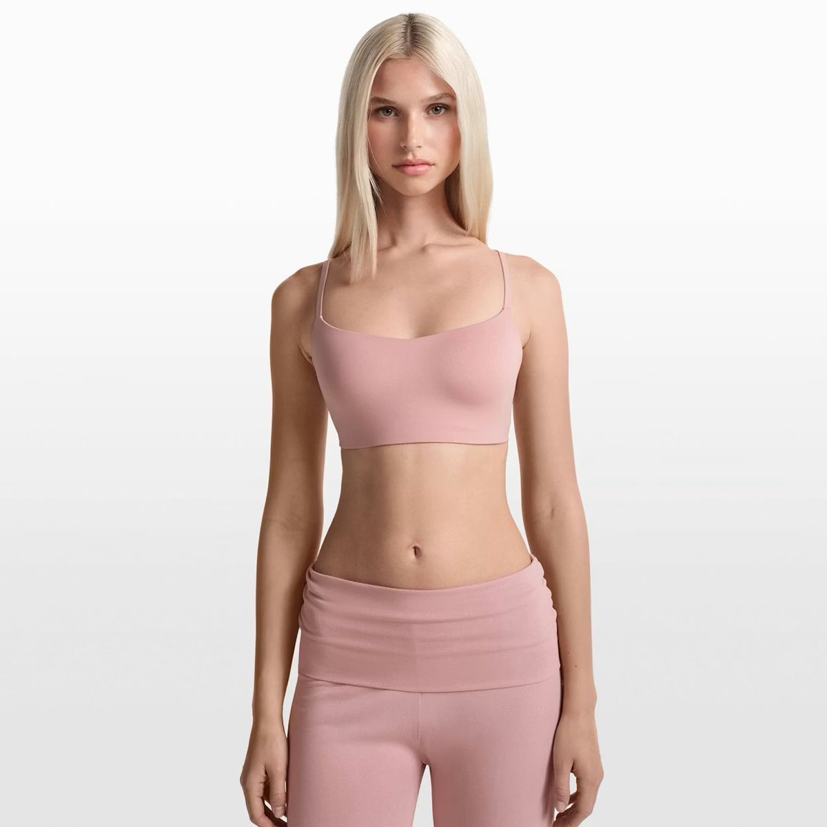 llalisafilm's tweet photo. want to sell wts 

lisa x nikeskims contour bra size xs! RM275 | 89SGD 🤍 #LISAxNIKE #LISAxNIKESKIMS https://t.co/eciou1BTER