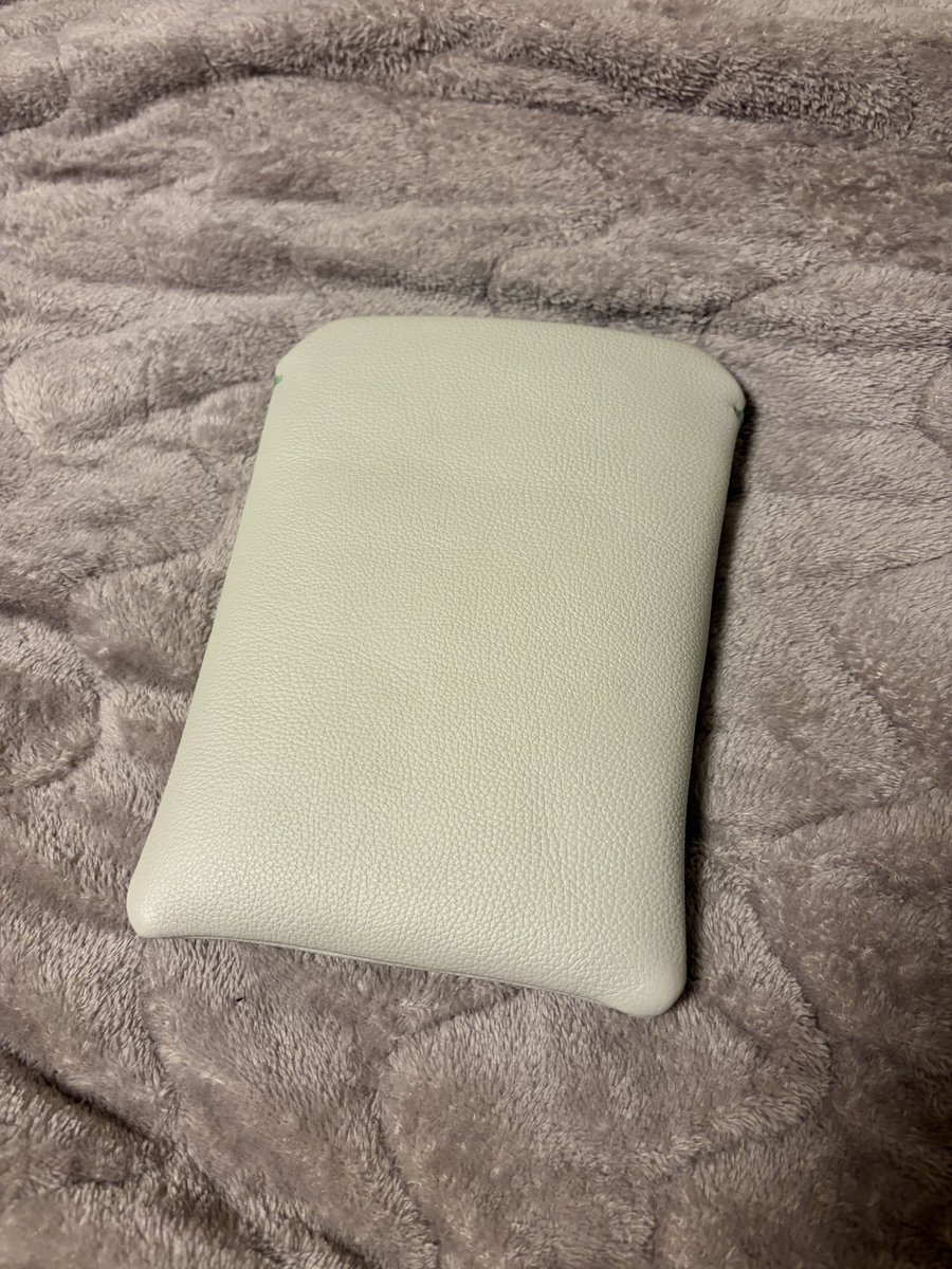 creemaで買ったこのiPad miniケースが良すぎて触りまくってる
結構いい値段したけどとても良い

【KIKUCHI LEATHER】ハンドメイド・クリエイター作品のマーケットプレイス Creema creema.jp/c/kikuchileath… <a href="/Creema_jp/">Creema(クリーマ）</a>より