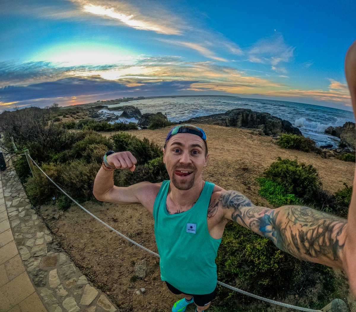 Tag 2 in Palma. 🌴 Workout: 3x 4km @ 3:48/km. 🏃‍♂️💨 Wetter: 17°C &amp; Sonnenaufgang (Sorry Wien 🥶).

Die ganze Geschichte wie immer auf domrunsagain.com