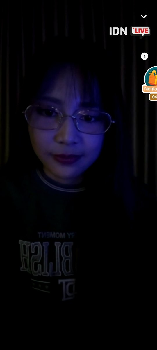 Mau tidur tapi belum ngantuk, Mampir dulu aja bolo ke livenya kak Gits! #GiTakdir
idn-app.idn.link/s/live-room-nl…