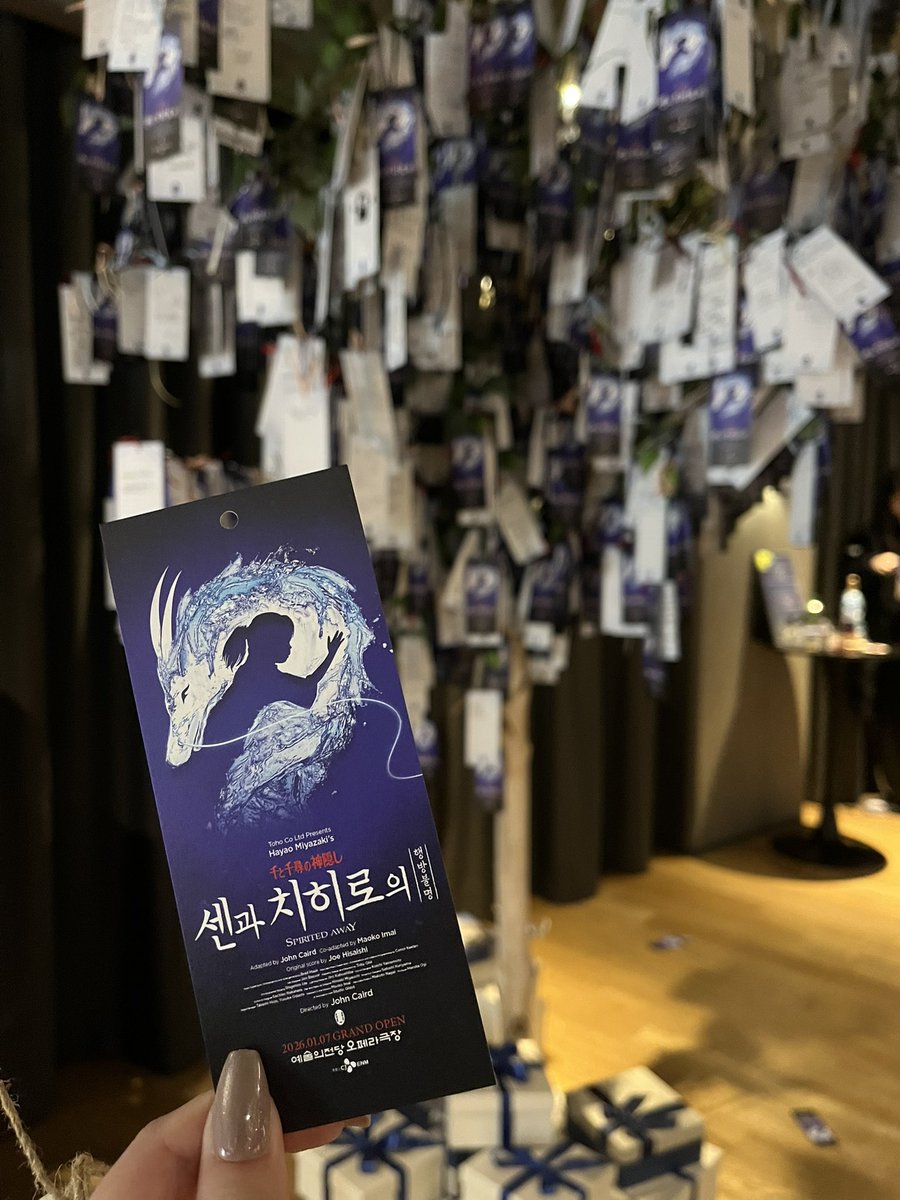 mn_o27's tweet photo. 千と千尋の神隠しin韓国🇰🇷してきました！
なんか言葉では表せないくらい良くて、レベルアップした千尋を見れた気がします🥺🥺思ったよりも韓国のお客さんが多く、反応も日本とは全然違くてすごく新鮮でした。
萌音ちゃんあと数公演何事もなく迎えれますように✨
 #千と千尋の神隠し  #上白石萌音 https://t.co/Qmty05gvJk