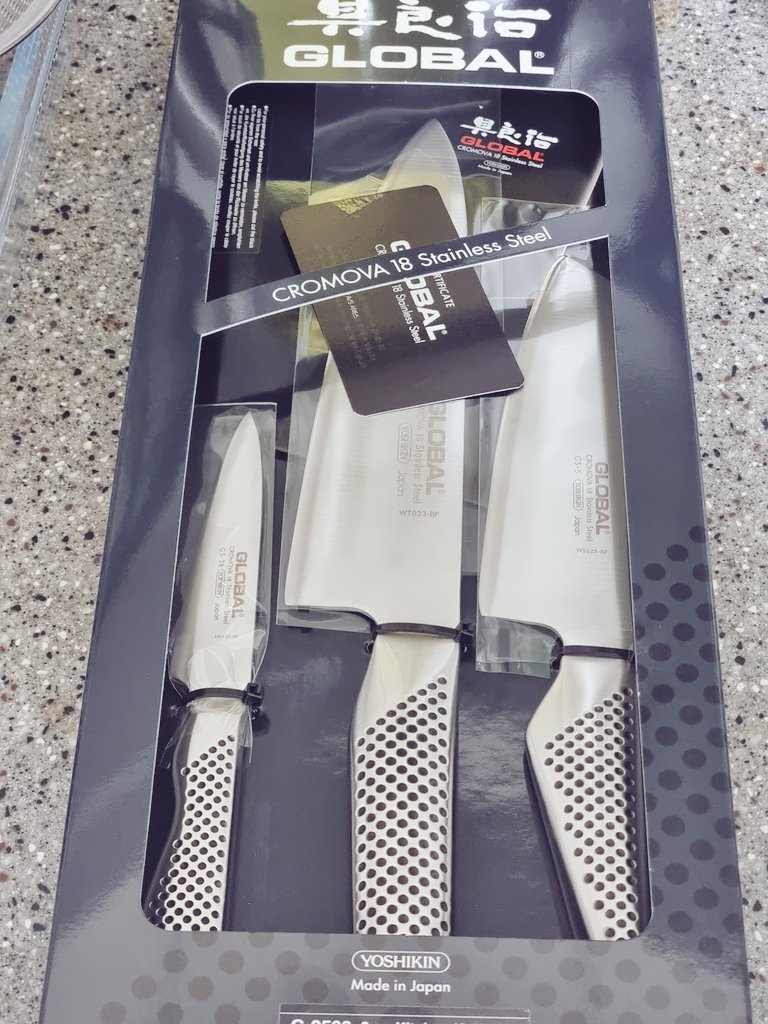 존나기다린 비싼칼.