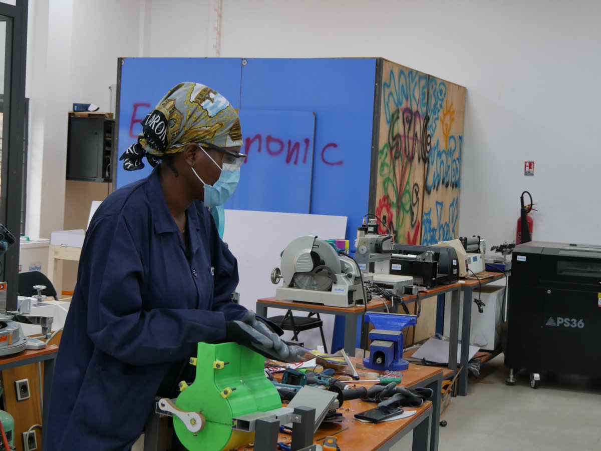 UniPod_Benin's tweet photo. Le PNUD soutient les talents féminins dans la technologie &amp; les sciences appliquées pour un développement plus inclusif. Marielle Zevounou appuyée par @UniPod_Benin y développe une machine planteuse de manioc pensée pour répondre aux besoins des agriculteurs béninois #IDWGS2026 https://t.co/qp2DQ7WW9I