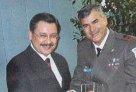 Melih Gökçek, İsrail Dış İlişkiler Konseyi ile MOSSAD ikinci Başkanı David Kimche'den 2006'da Ankara'da ödül almış. Hangi hizmeti karşılığında acaba İsrail'den bu ödülü aldı bu ? Bir belediye başkanı ne yapmış ki MOSSAD'ın ikinci adamından bu ödülü alıyor ?