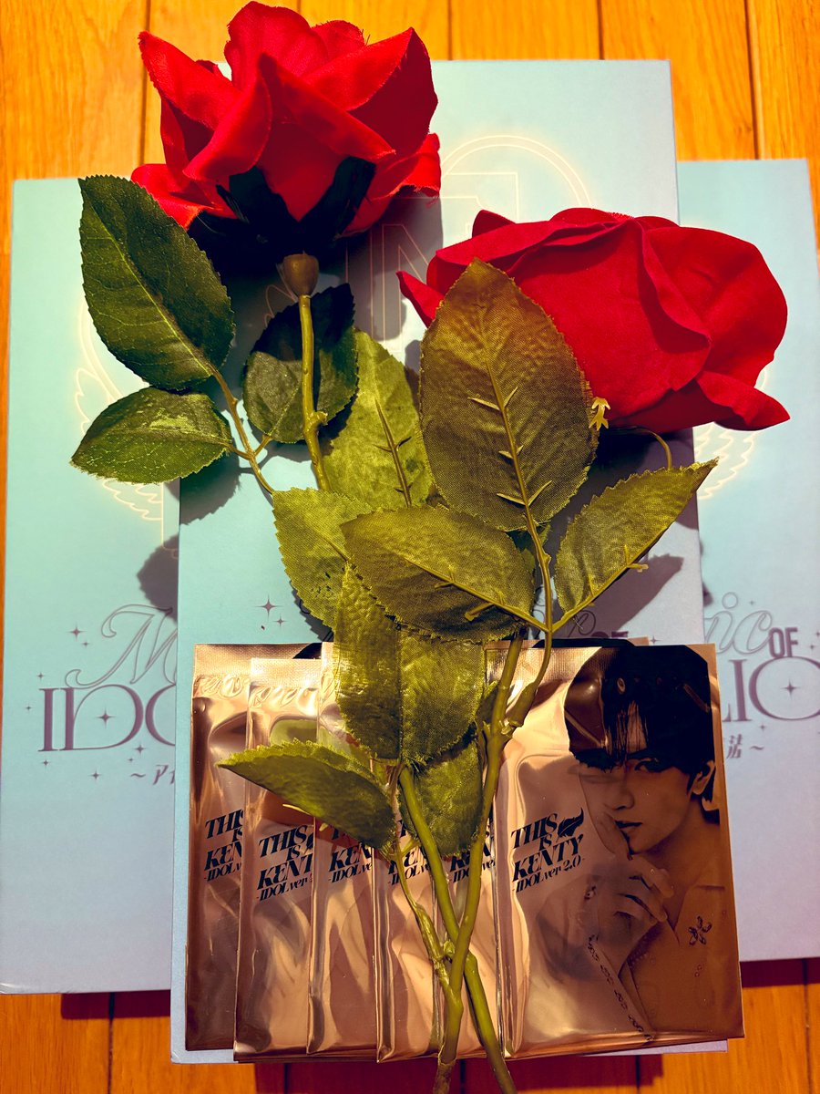 会場販売などで買った、IDOLICの魔法とNカード😊🌹🦋 これも逐一目を見