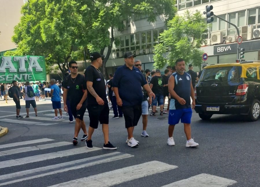 Hay alguno de los F16 cerca de Belgrano y Chacabuco?