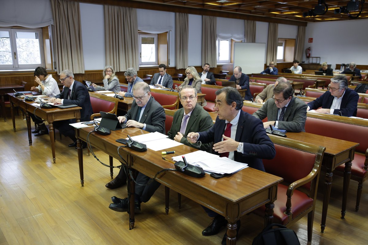 Senadoesp's tweet image. 👉Finaliza la comparecencia de la Secretaria de Estado de Defensa, María Amparo Valcarce García en la Comisión de #Defensa

➡️ Web: senado.es/web/actividadp…

📄 Noticia: senado.es/web/actividadp…