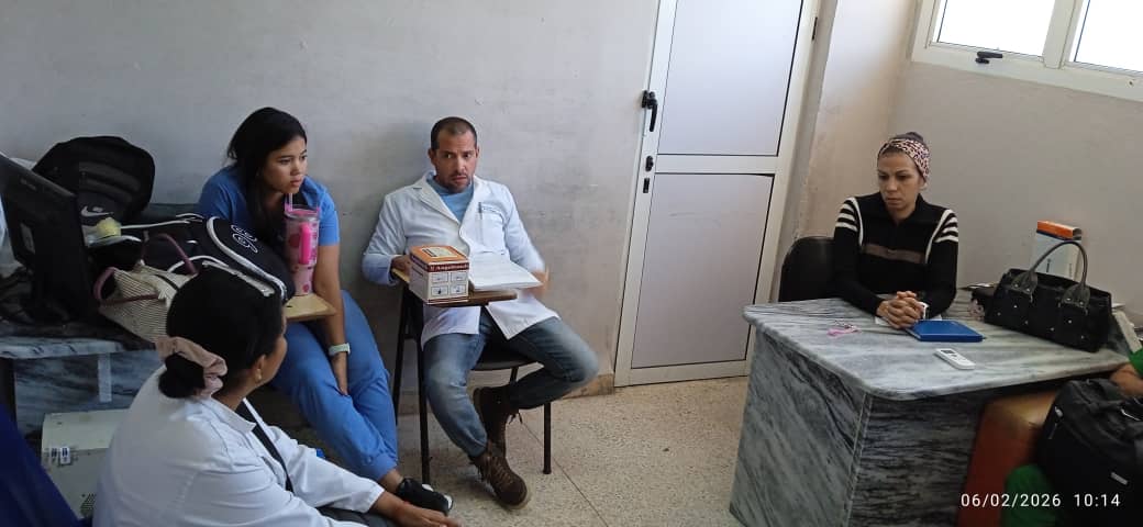 Los servicios hospitalarios en territorio pinero no se detienen. Cada mañana se evalúan estrategias y medidas para enfrentar este complejo escenario. 
La voluntad y compromiso de nuestros profesionales se impone ante este gran desafío 
#CubaEstáFirme #CubaPorLaVida