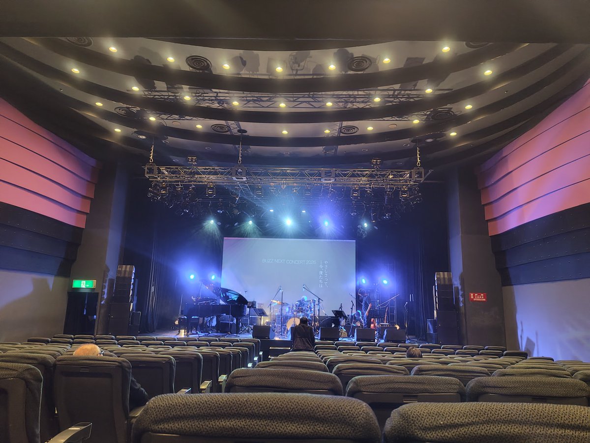昨日2/10火は渋谷でBUZZ NEXTのコンサートでした！
ゲストに原田真二さん、東京パフォーマンスドールからお三方でした。
うしろに映像もあり、とても華やかで素敵なコンサートになったと思います✨️見に来られたいろんな方にも出会えてとっても良き日でした！