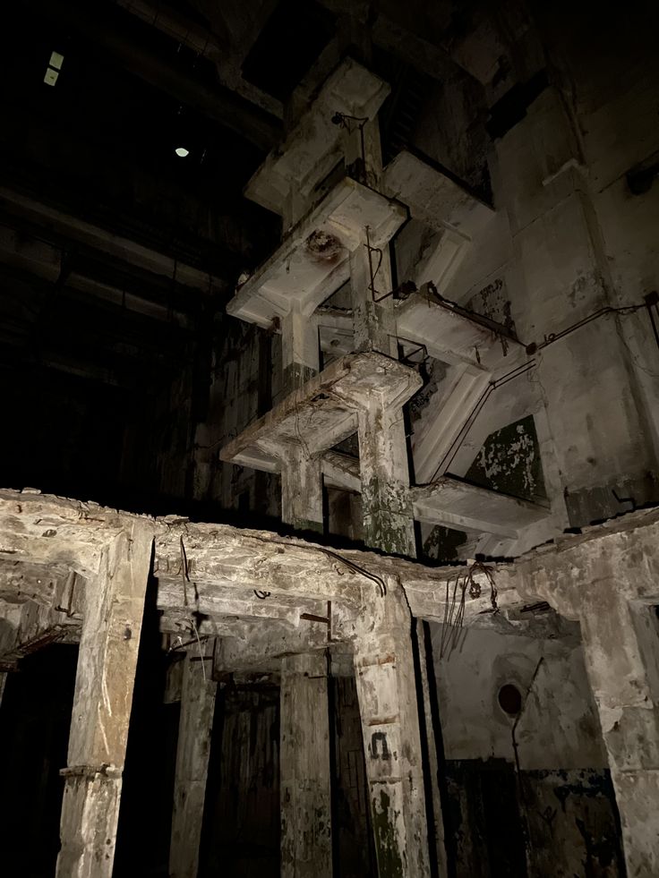 ❝Darlin' that there wall ain't hiding you too well. . .

The 𝙨𝙢𝙚𝙡𝙡 gives you away long before the sound of your shallow breathin'.

Mmh, but I'll wait right here, cus' I got all day and night, and the next day, heh–next month if I'm honest. . .

Tick-tock tick-tock.❞