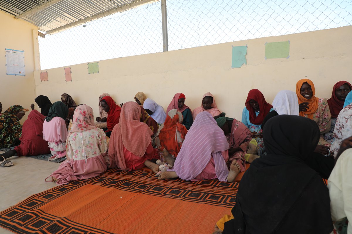 UNICEFChad's tweet photo. Meet Dar es Salam, 20, a member of the girls’ club in the Mile refugee camp, eastern Chad🇹🇩.

Supported by @UNICEF with funding from @UNICEF_Espana🇪🇸 and German Cooperation🇩🇪, this club empowers girls to lead change, build skills, and better protect themselves from violence. https://t.co/rfquCui4Kq