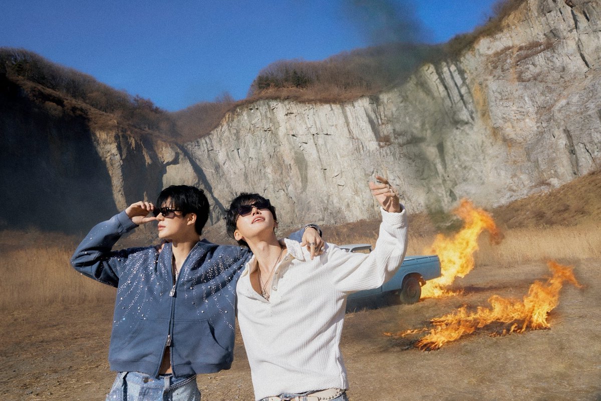 빽미러가잇는건
태양보는걸 피하기위해.