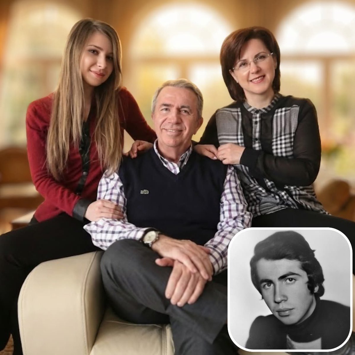 “MANSUR YAVAŞ ASLINDA KİM? (Sadece Bir Belediye Başkanı mı Sanıyorsunuz?) 👇

Biz onu hep takım elbiseli, ciddi, az konuşan bir başkan olarak görüyoruz... Televizyonlarda kavga etmiyor, meydanlarda bağırmıyor, kimseye hakaret etmiyor. Bazıları "Çok sessiz" diyor, bazıları