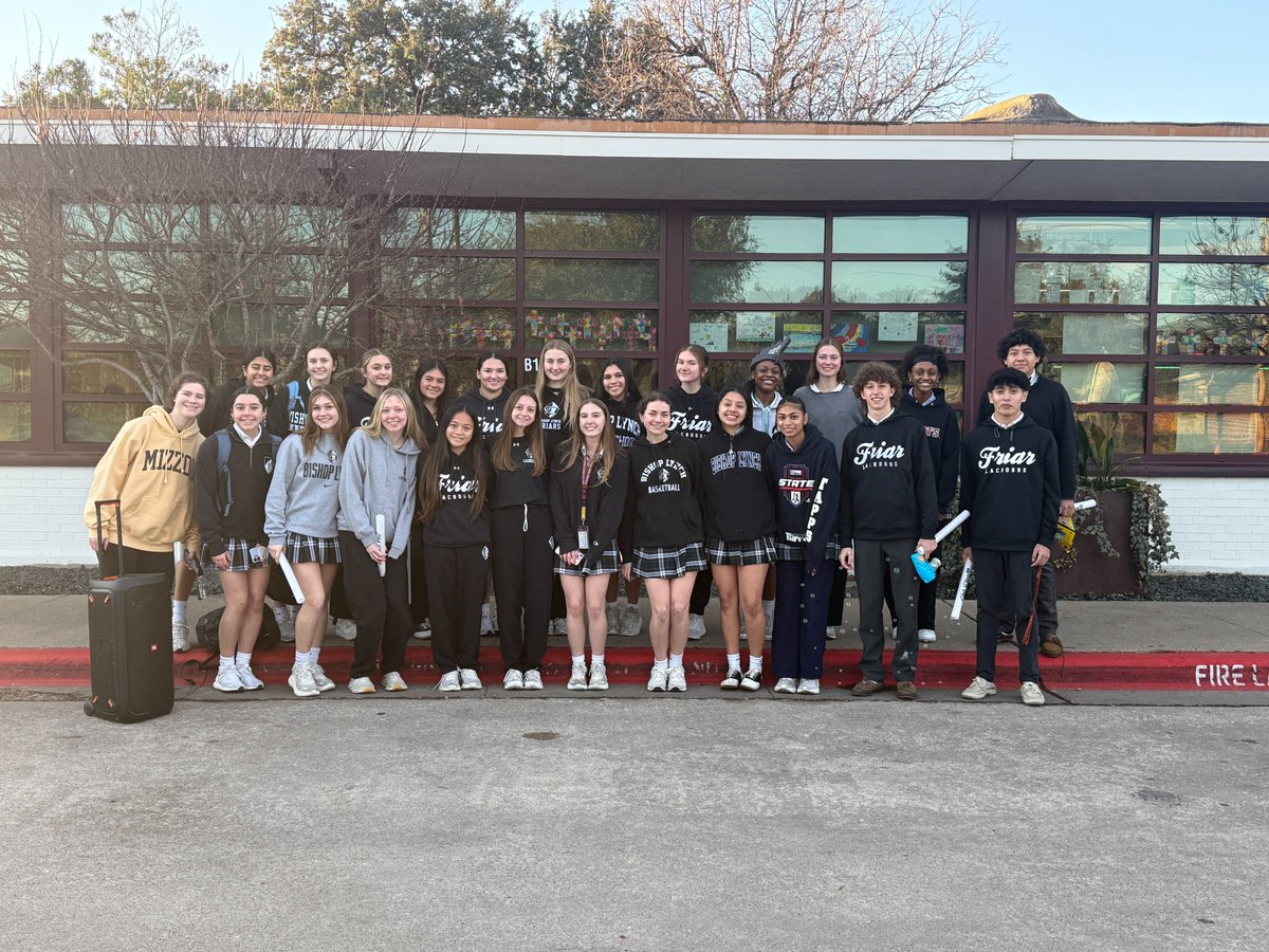 BishopLynch's tweet photo. What’s better than helping our fellow St. Monica Bearcats get off to a great start to their day? Nothing really! 🐻💙🤝 #FutureFriars https://t.co/kEwUtiXy3o