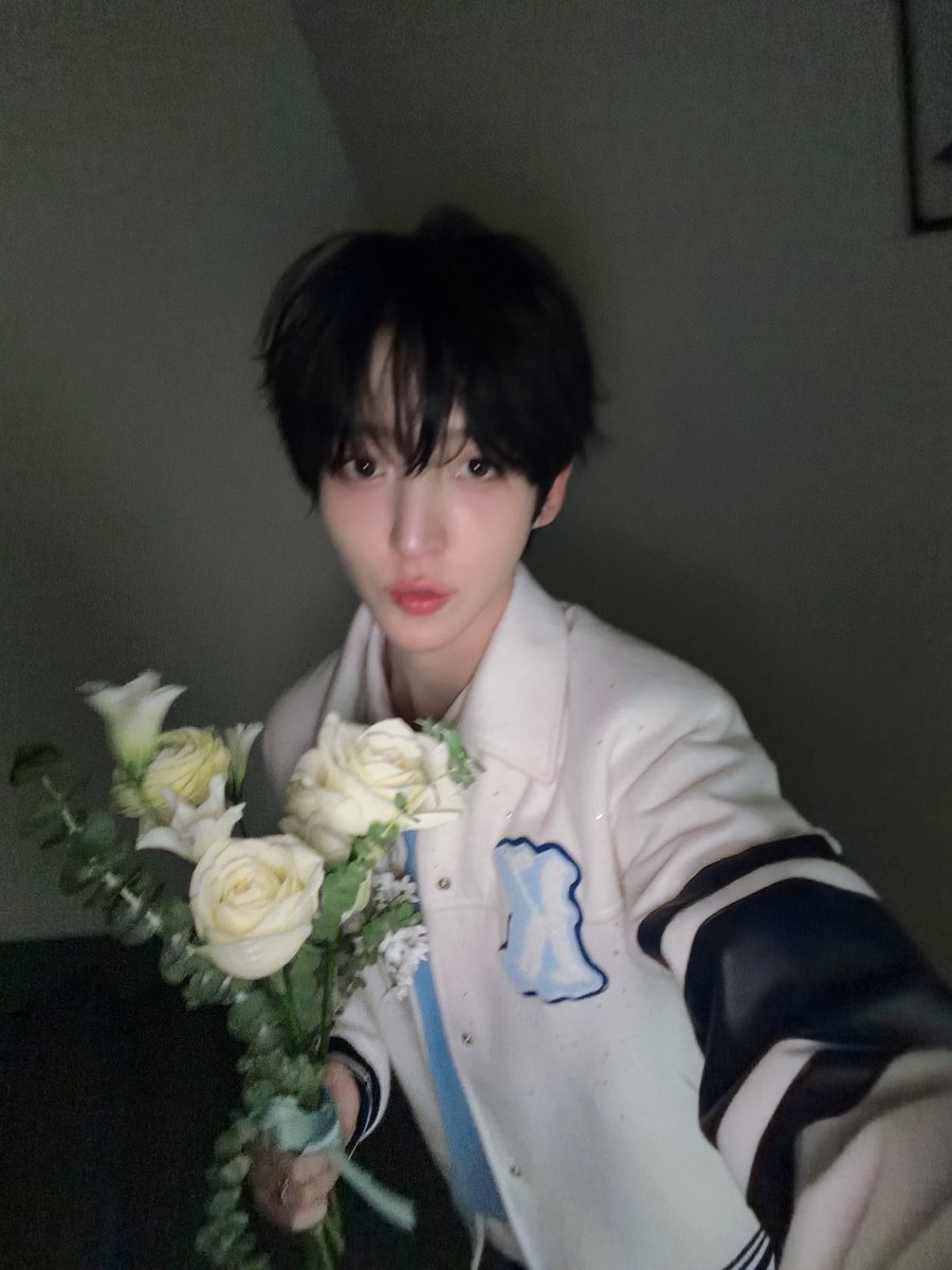 이분너뮤잘생겼네요오오…..