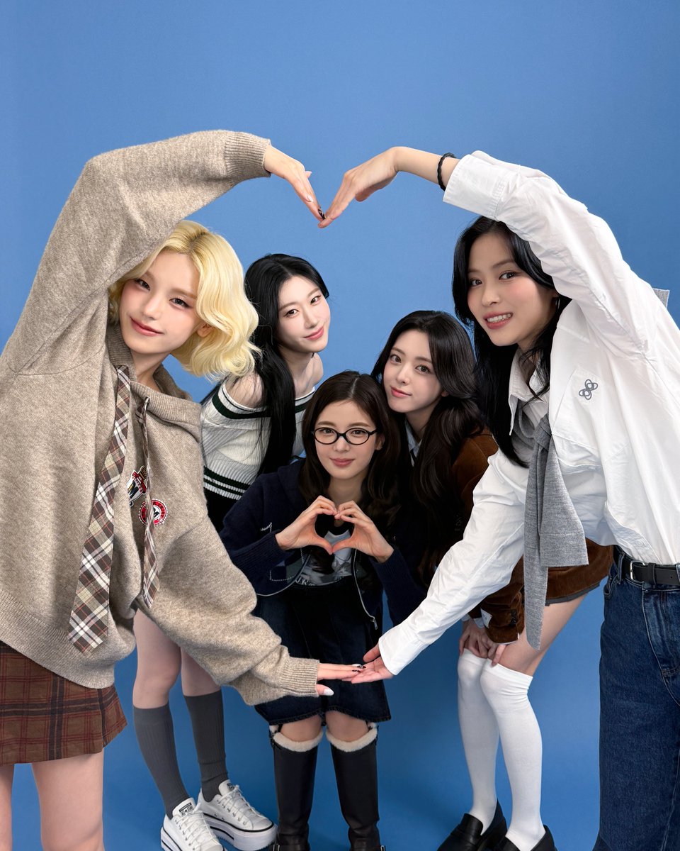 존나신기하네 어떻게이렇게 완벽하게 다 다르게생긴 미녀들이 한 그룹을 이루고잇는거지 쩝..